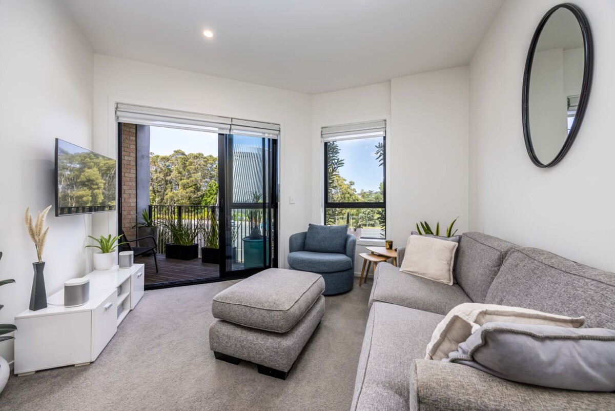 Urgent Sale, Owner Has Bought and need this sold now, 2 rooms 1 bath 1 car park apartment, G03/1B Oakley Avenue, Waterview, Auckland
