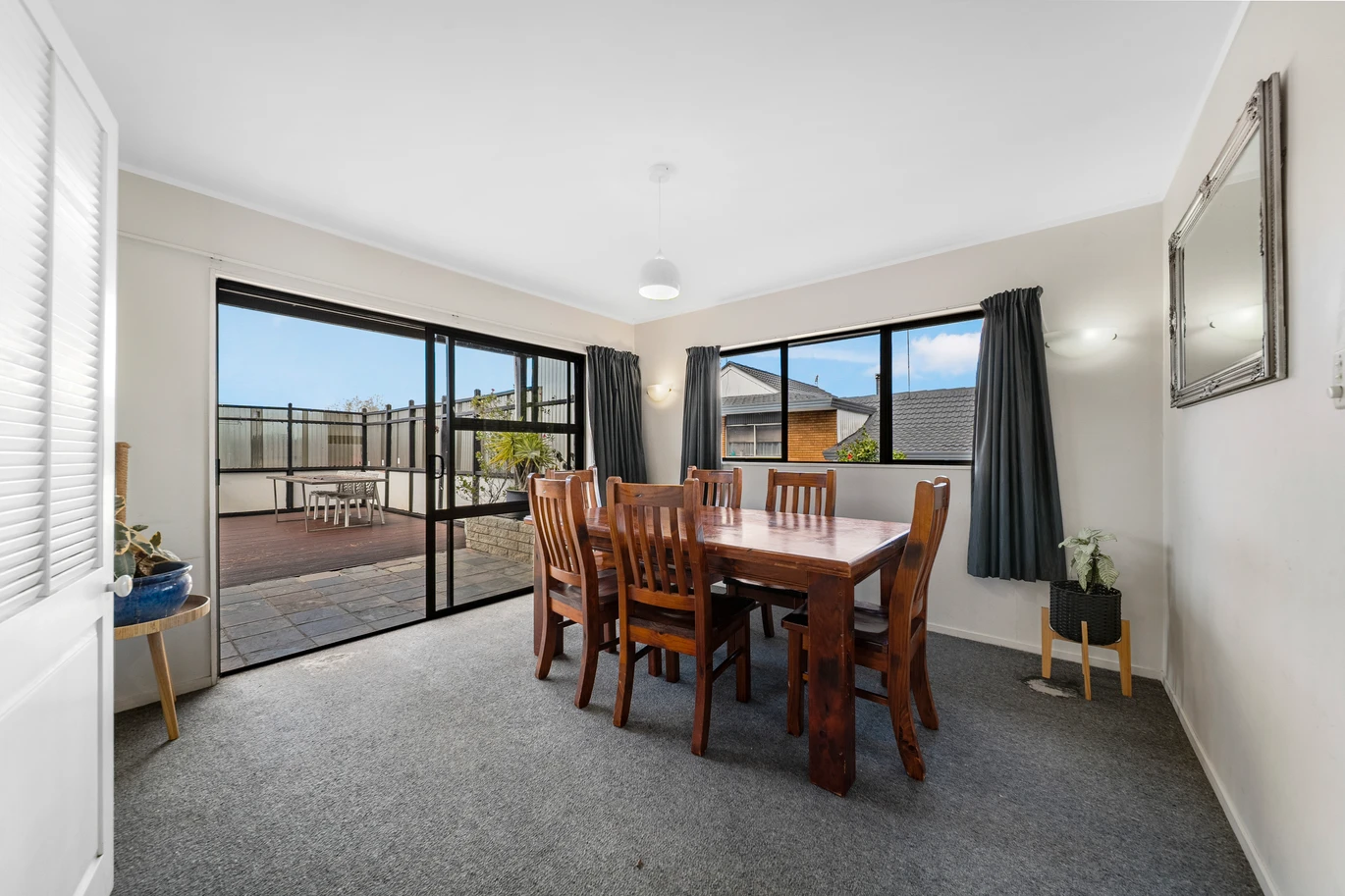 Aucyion $1 RESERVE, 4 bedrooms house on 716m2 land, 21 Rushgreen Avenue Pahurehure, Auckland
