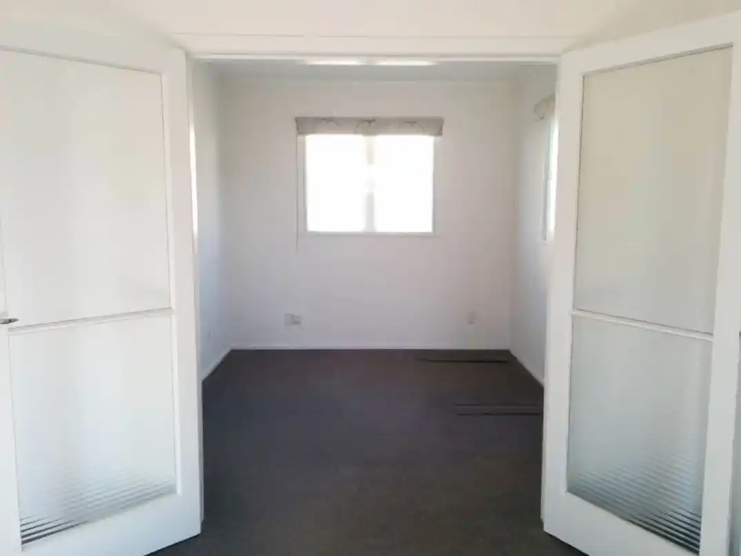 For rent, 3 bedrooms 1 bathroom house, Walk to New World & Top Schools, 1/165 Wellington Street, Howick, Auckland, available 21st Novembe