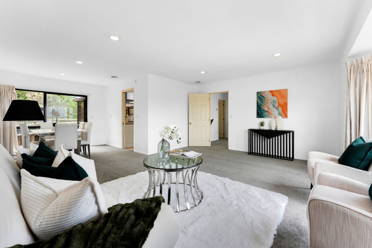 Family circumstances need Must sell, 4 beds house on 837m2 land, zone for Botany Downs School, 25 Lexington Drive, Botany Downs, Auckland