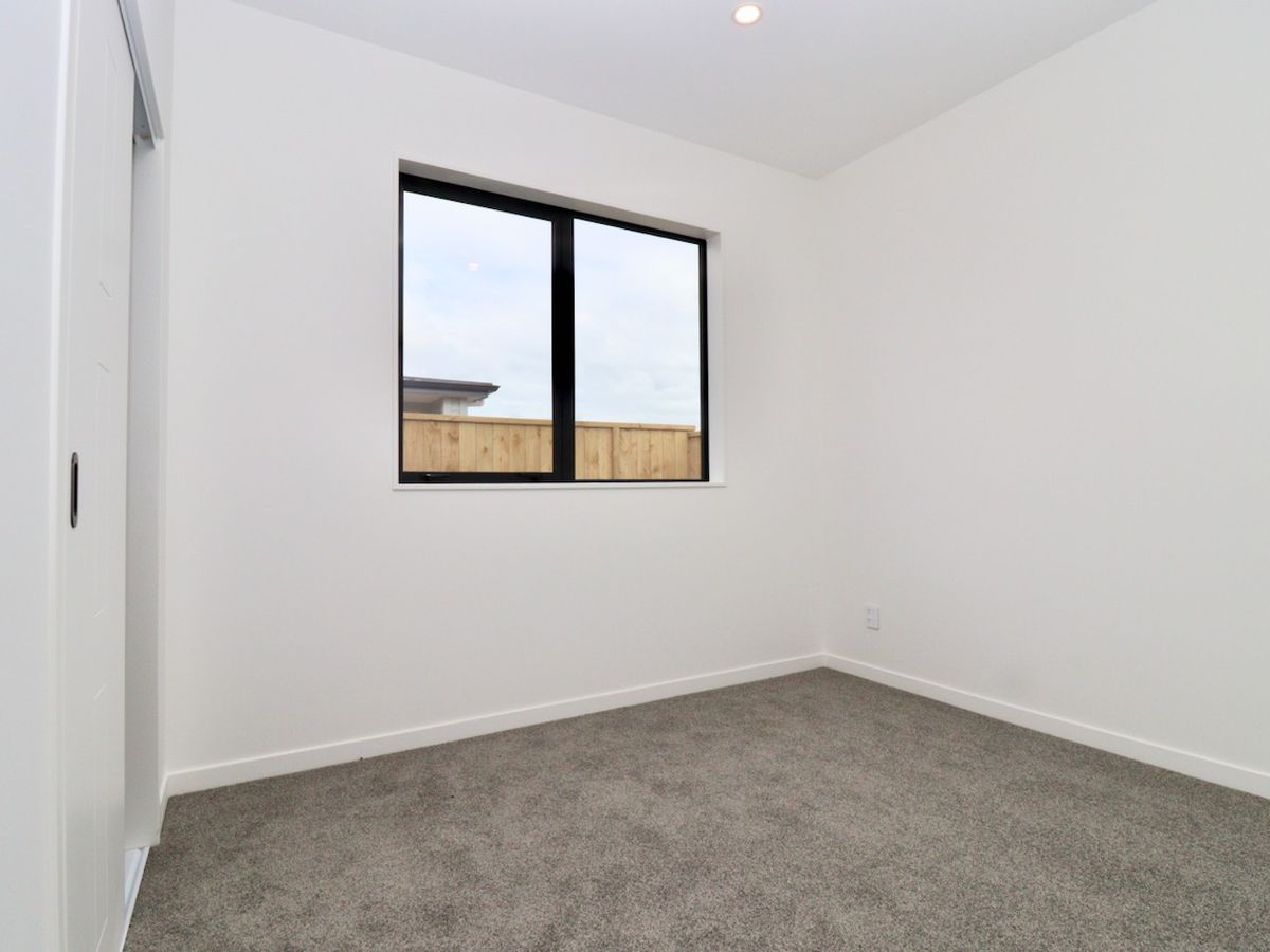 For rent. 4 bedrooms 2 bathrooms house, 6 Kobe Street, Karaka, Auckland, Available from Tue 14th Oct