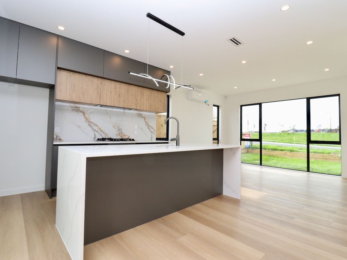 For rent. 4 bedrooms 2 bathrooms house, 6 Kobe Street, Karaka, Auckland, Available from Tue 14th Oct