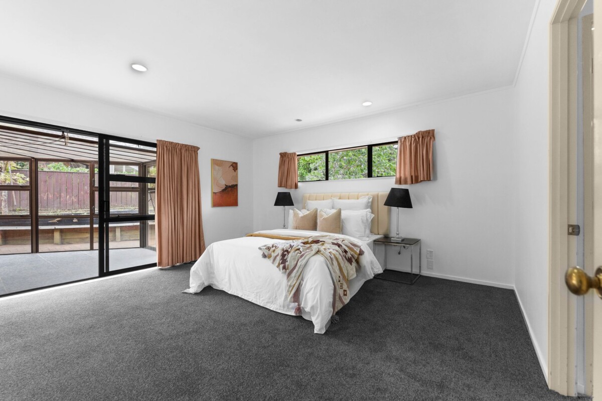Family circumstances need Must sell, 4 beds house on 837m2 land, zone for Botany Downs School, 25 Lexington Drive, Botany Downs, Auckland
