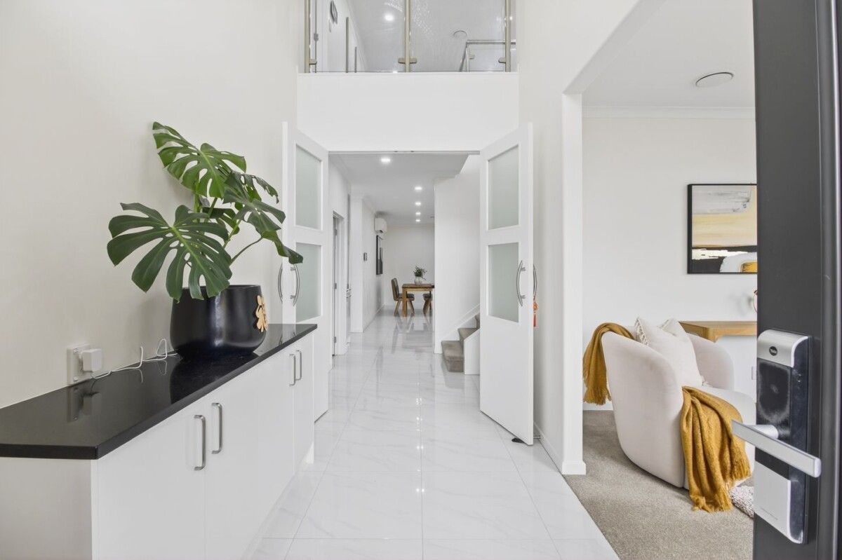 2 legal kitchens, Vendor Gone, Keys Available, 7 bedrooms house, 13 Puoro Street, Flat Bush, Auckland