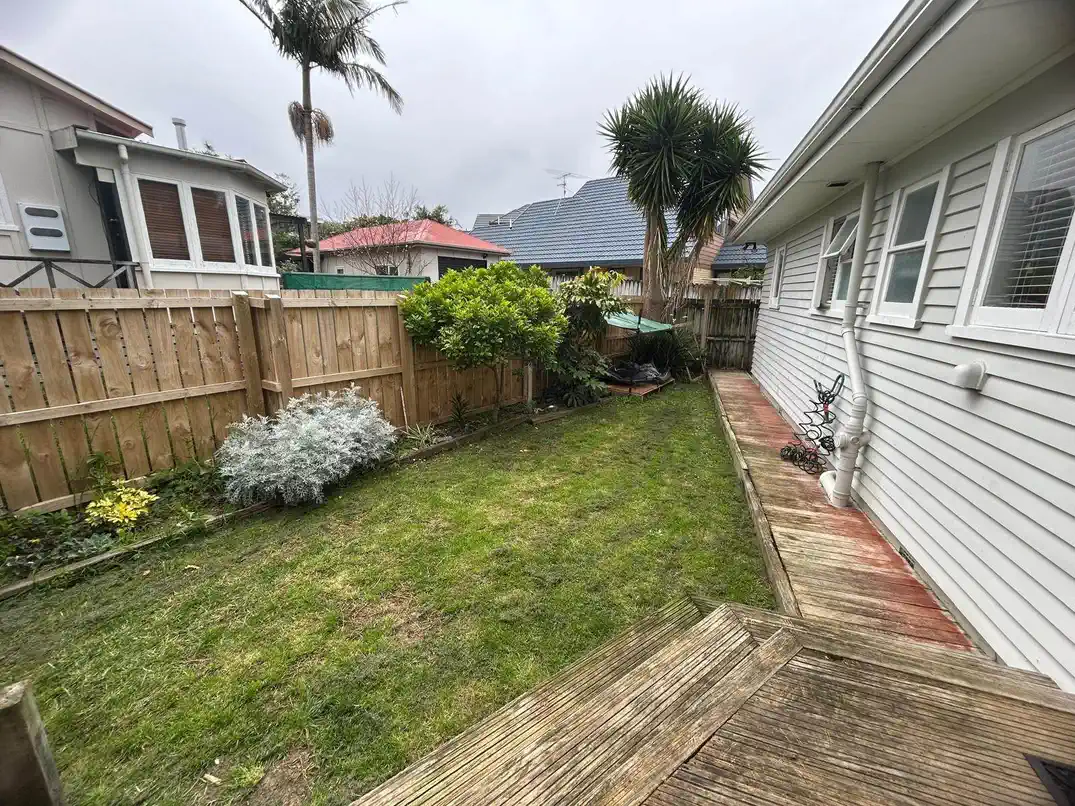 For rent, Pets negotiable, 3 bedrooms 1.5 bathrooms house, available 22nd October, 33 Nelson Street, Howick, Auckland