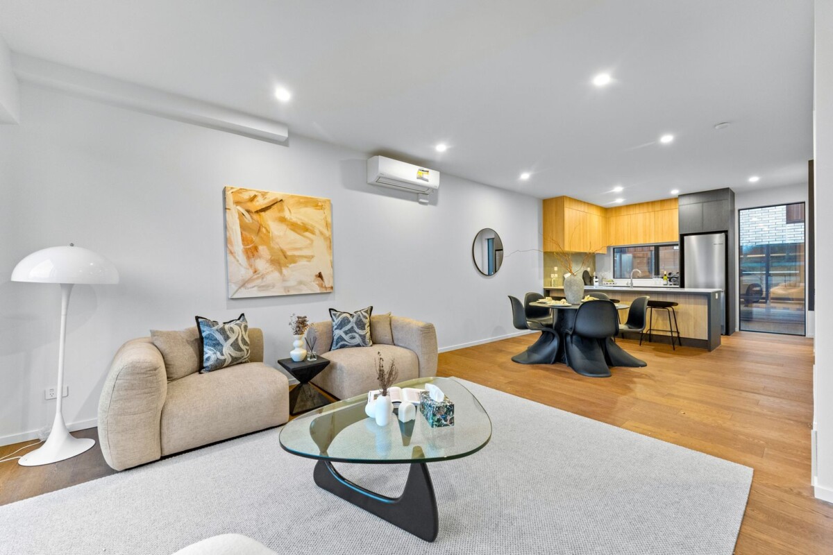 Massive Price Reduction, 3 beds + study 2.5 baths home with garage, zoned for Selwyn College, Baradene College, Remuera Intermediate, Meadowbank School, 4/10 Meadowbank Road, Meadowbank, Auckland