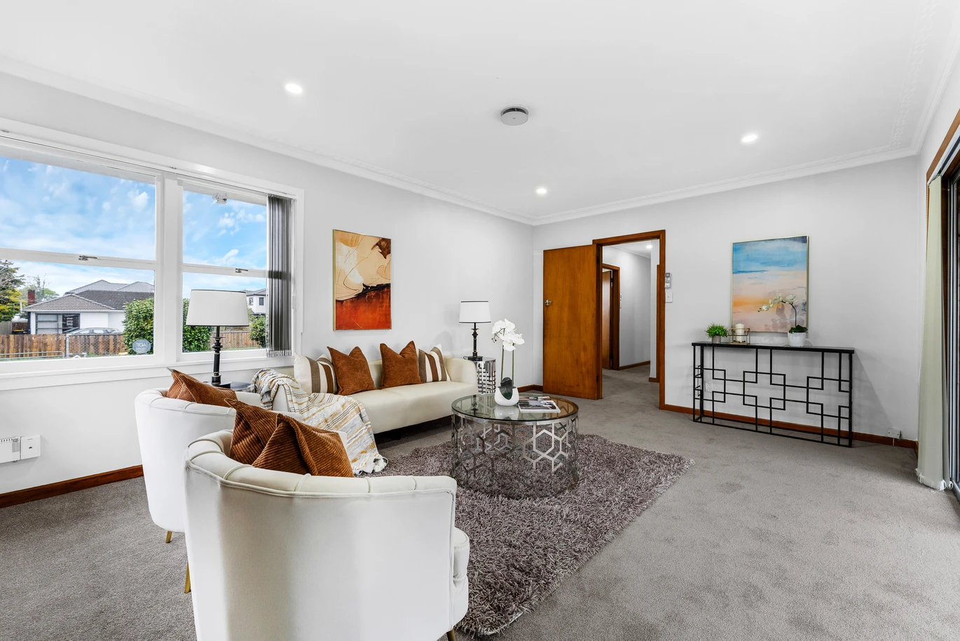RENOVATED, 3 bedrooms house on 553m2 section, in the Heart of Manurewa, 14 Oxford Road, Manurewa, Auckland