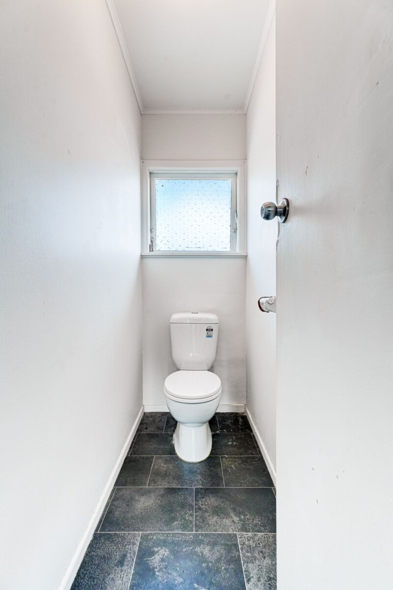 Asking below CV, standalone 3-bedrooms house on a half share of 819m² (flat land), 1/49 President Ave, Papakura, Auckland