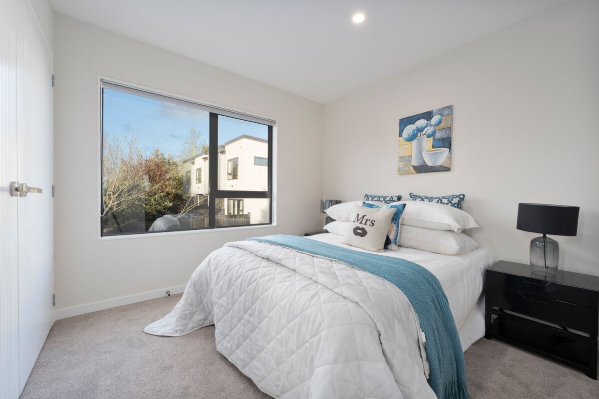 End Terrace – Extra Privacy & Natural Light, 4/67 Kervil Avenue, Te Atatu Peninsula,Auckland