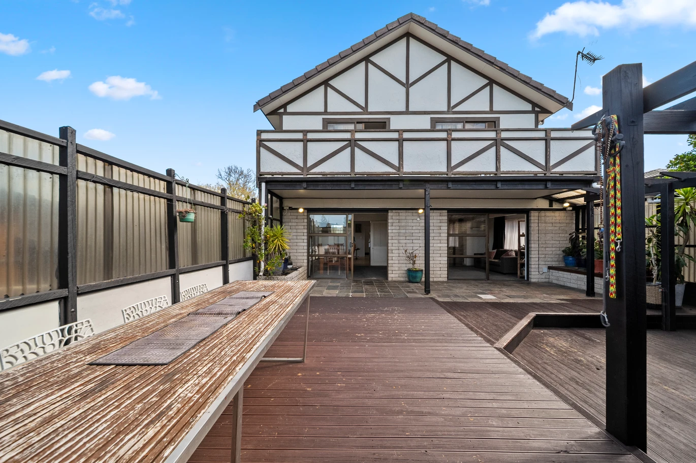 Aucyion $1 RESERVE, 4 bedrooms house on 716m2 land, 21 Rushgreen Avenue Pahurehure, Auckland