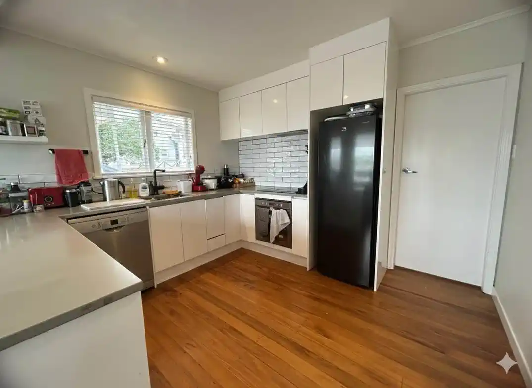 For rent, Pets negotiable, 3 bedrooms 1.5 bathrooms house, available 22nd October, 33 Nelson Street, Howick, Auckland