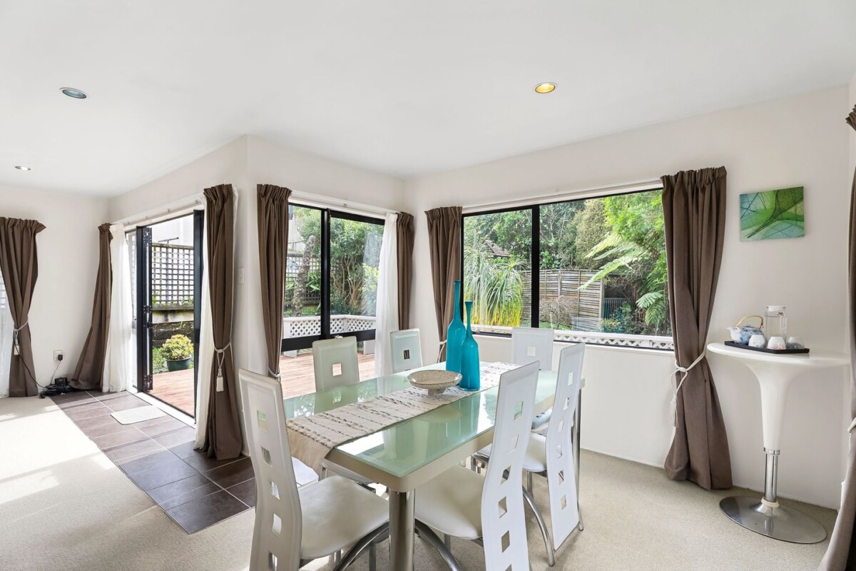 MUST SELL, 3 bedrooms home, offers the perfect balance of tranquility and convenience, 99A Redoubt Road, Goodwood Heights, Auckland