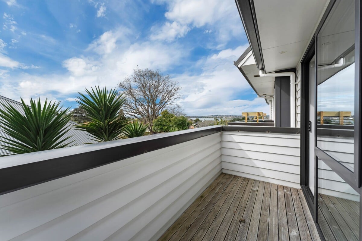 Super Affordable Seaview 3 bedrooms Home, 48B Waddell Avenue, Point England, Auckland