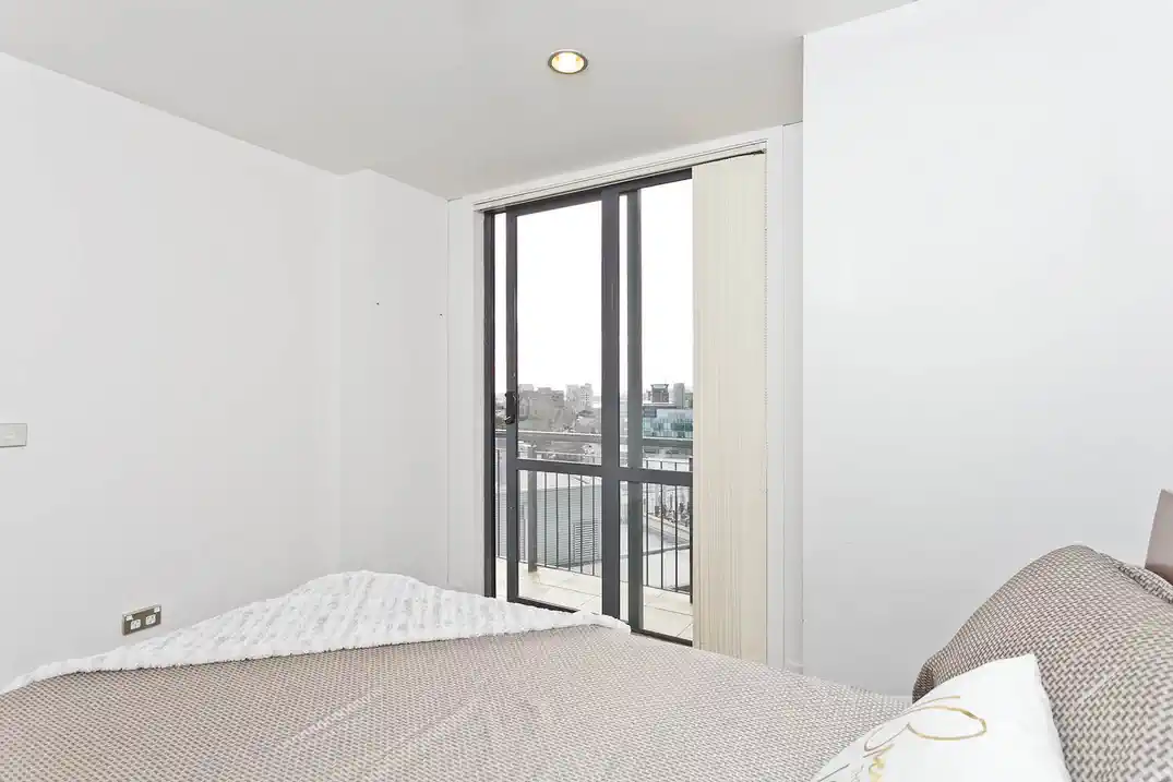 Double Grammar school zone, Freehold 2 beds 1 bath apartment, 53sqm plus a spacious balcony, 1.1 km to Auckland Girls’ Grammar School, 1.7 km to Auckland Grammar, 1110/76 Wakefield Street, City Centre, Auckland