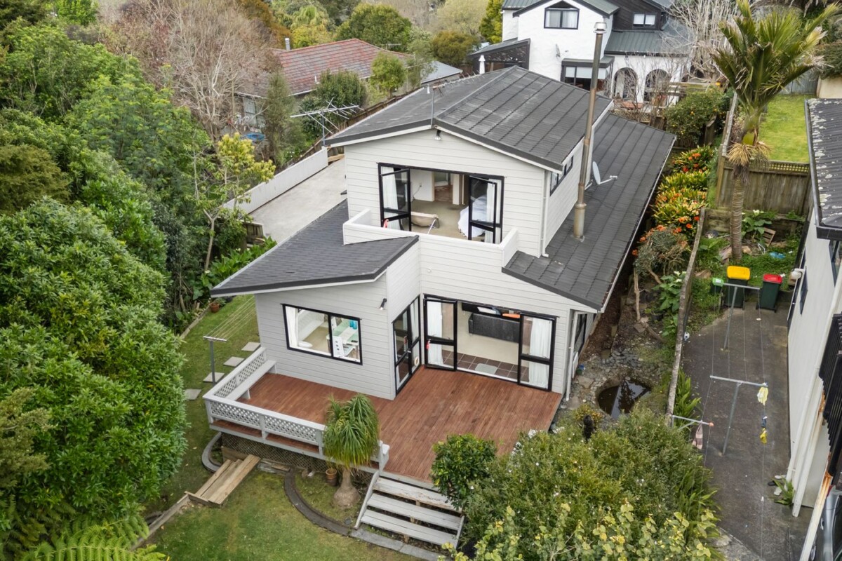 MUST SELL, 3 bedrooms home, offers the perfect balance of tranquility and convenience, 99A Redoubt Road, Goodwood Heights, Auckland