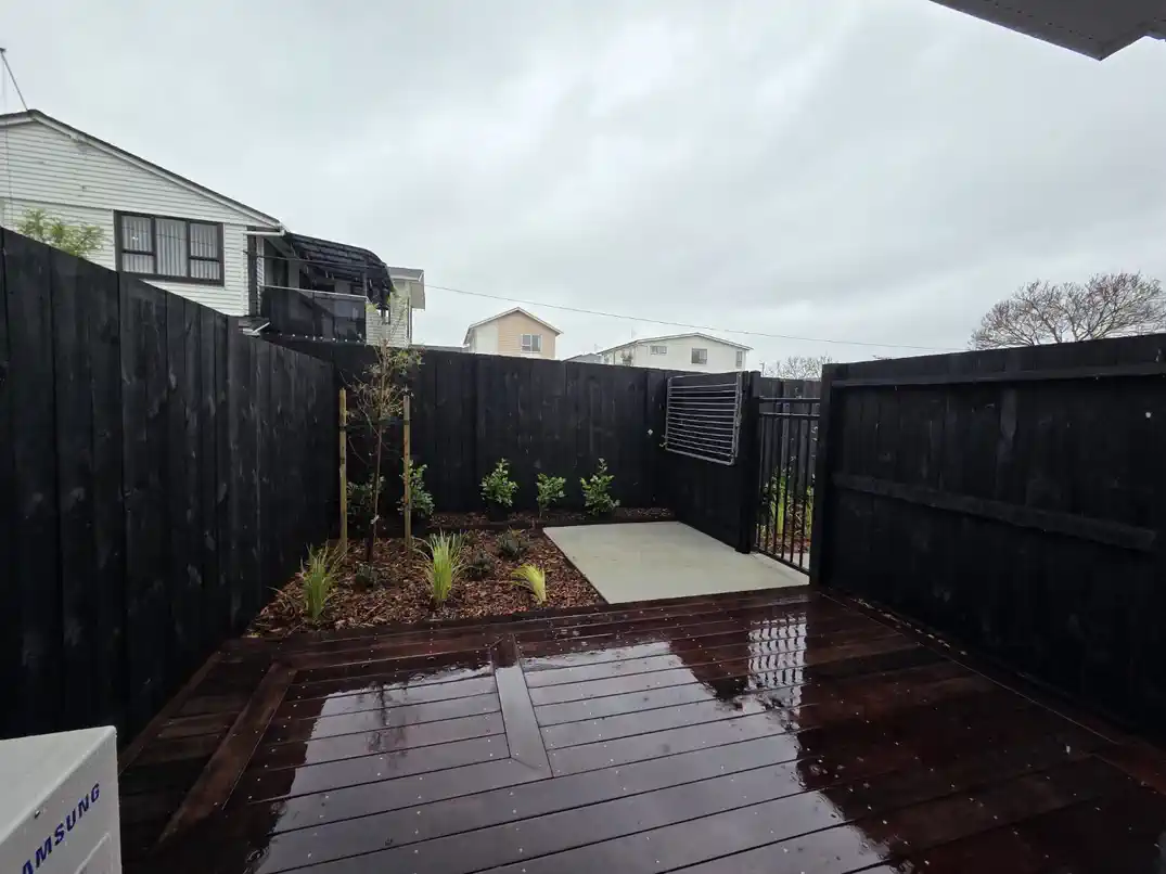 For rent, 2 bedrooms 2 bathrooms townhouse, 4/41 Margaret Road, Papatoetoe, Auckland, Available from: Tuesday, October 14