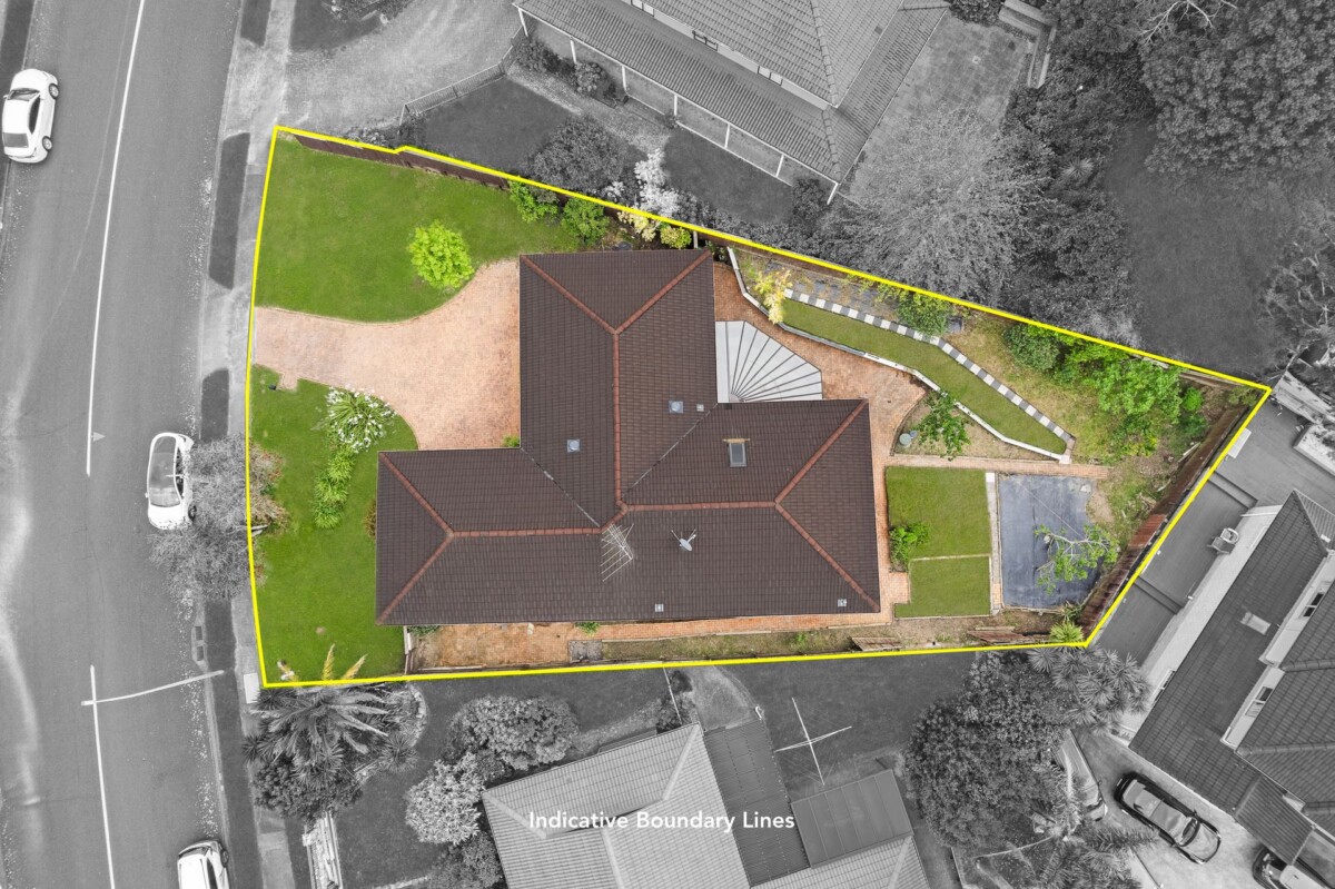 Family circumstances need Must sell, 4 beds house on 837m2 land, zone for Botany Downs School, 25 Lexington Drive, Botany Downs, Auckland