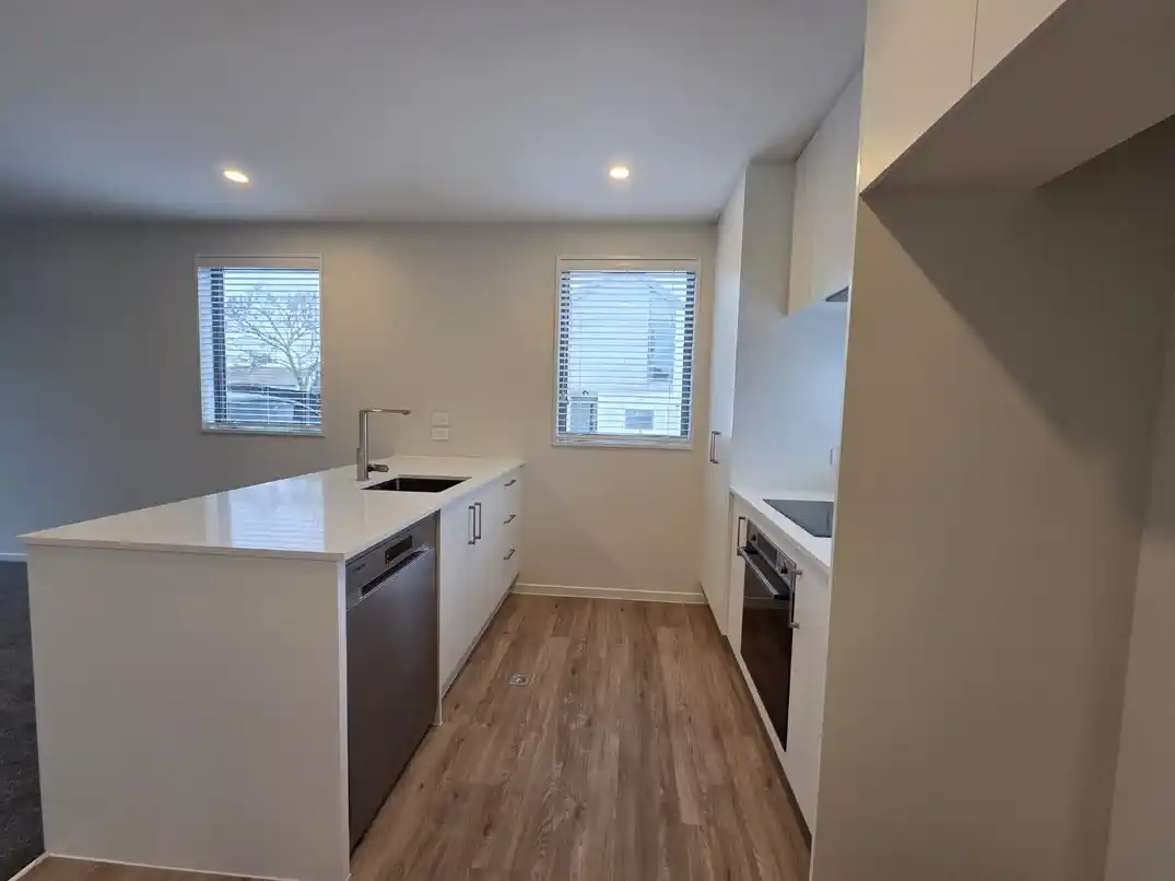 For rent, 2 bedrooms 2 bathrooms townhouse, 4/41 Margaret Road, Papatoetoe, Auckland, Available from: Tuesday, October 14