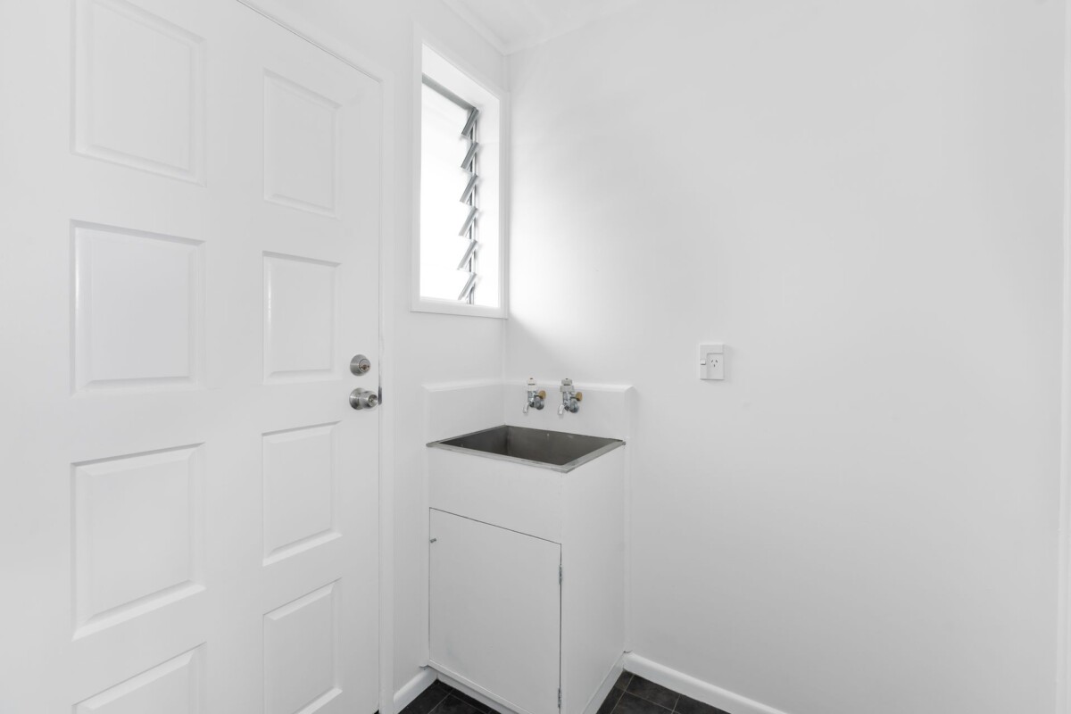 Vendor Has Bought – This recently renovated 2-bedrooms unit Must Go, 2/68 Ruawai Road, Mount Wellington, Auckland
