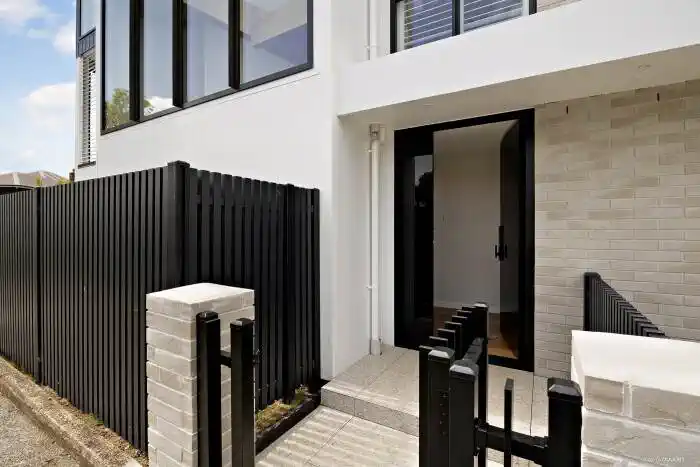 Brandnew 4 bedrooms modern coastal luxury by the Beach, 8B Sayegh Street, St Heliers, Auckland