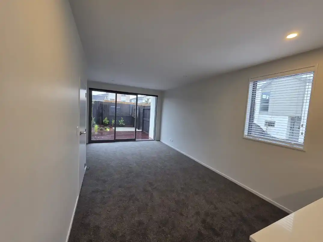 For rent, 2 bedrooms 2 bathrooms townhouse, 4/41 Margaret Road, Papatoetoe, Auckland, Available from: Tuesday, October 14