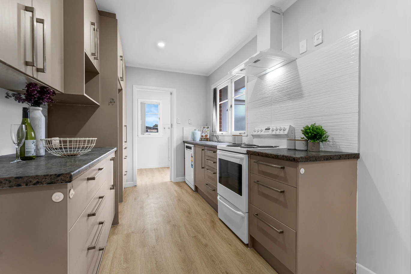 RENOVATED, 3 bedrooms house on 553m2 section, in the Heart of Manurewa, 14 Oxford Road, Manurewa, Auckland
