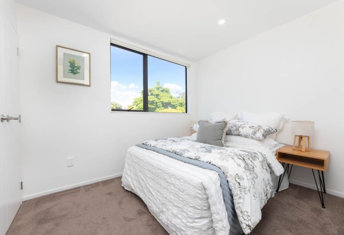 Super Affordable Seaview 3 bedrooms Home, 48B Waddell Avenue, Point England, Auckland