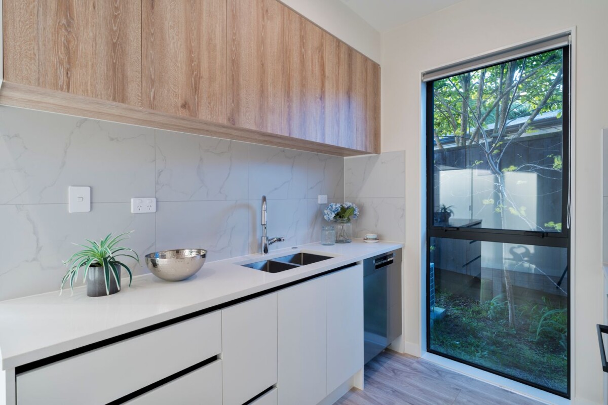 End Terrace – Extra Privacy & Natural Light, 4/67 Kervil Avenue, Te Atatu Peninsula,Auckland