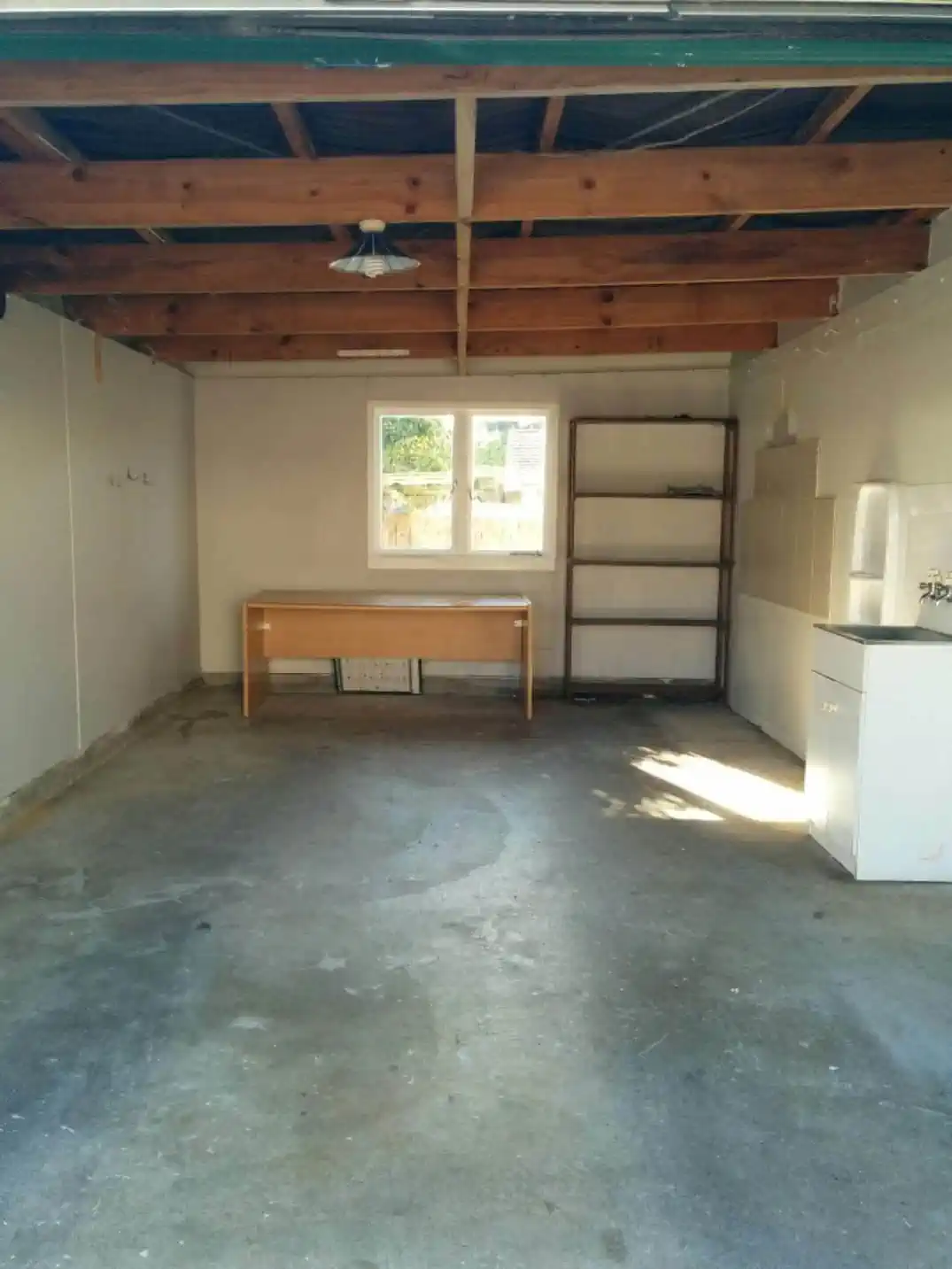 For rent, 3 bedrooms 1 bathroom house, Walk to New World & Top Schools, 1/165 Wellington Street, Howick, Auckland, available 21st Novembe