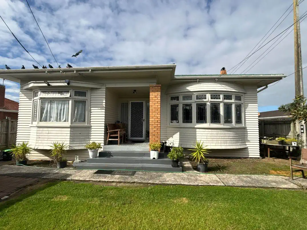 For rent, 4 bedrooms 2 bathrooms house,25 Hoteo Avenue, Papatoetoe, Auckland, available from 22nd October