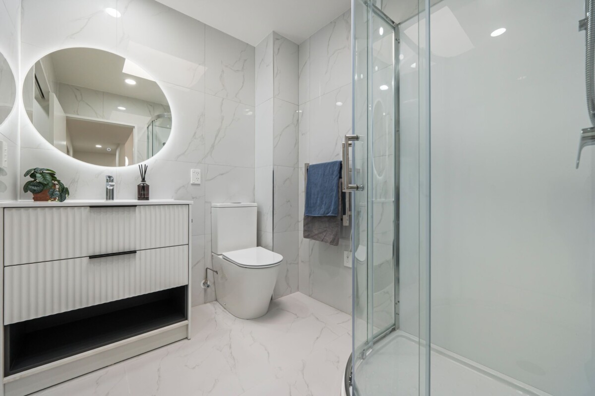 Stylish 4 bedrooms Family Home in Prime Location, Top School Zone, 4/17 Auburn Street, Grafton, Auckland