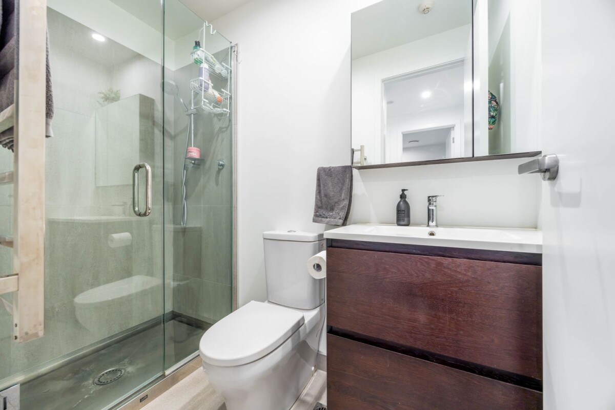 Urgent Sale, Owner Has Bought and need this sold now, 2 rooms 1 bath 1 car park apartment, G03/1B Oakley Avenue, Waterview, Auckland