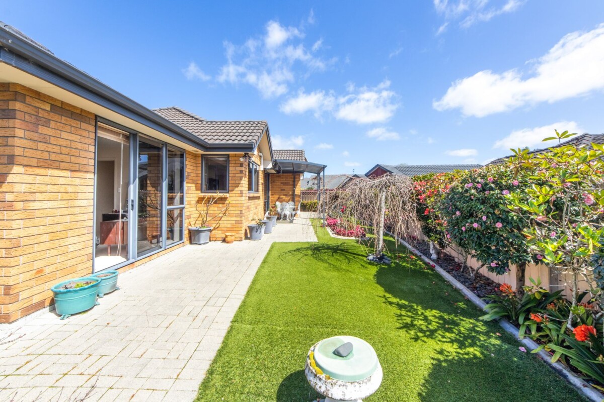 Just minutes from Blockhouse Bay Village,, 102E Taylor Street, Blockhouse Bay, Auckland