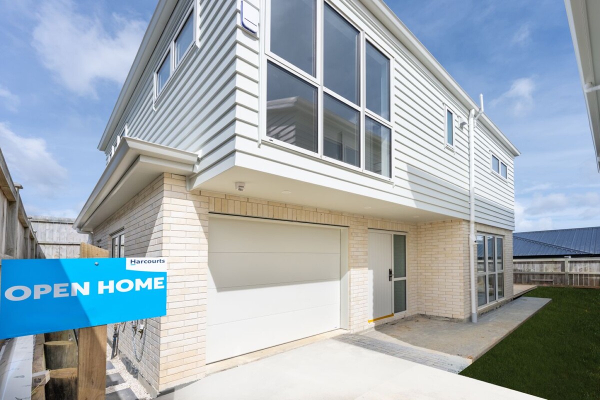 Brand new freestanding 4 bedrooms home, enjoy quality, comfort, and convenience, 2/6 Kaimai Avenue, Massey, Auckland