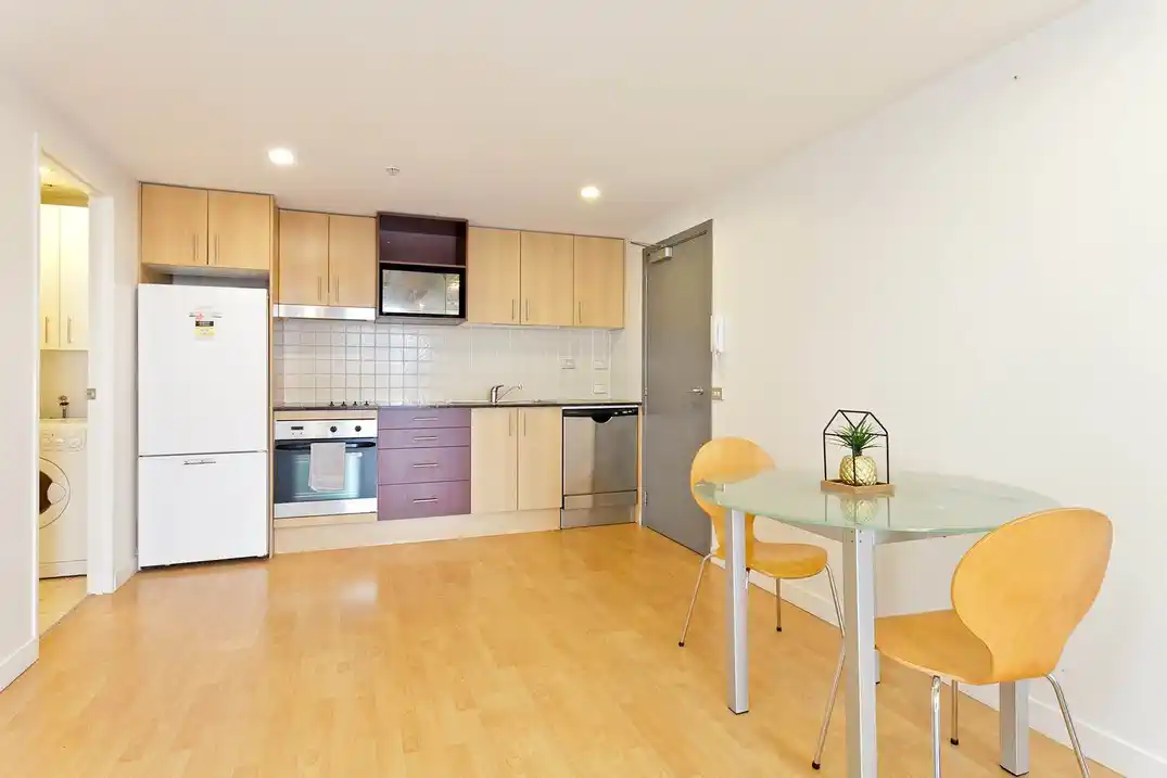 Double Grammar school zone, Freehold 2 beds 1 bath apartment, 53sqm plus a spacious balcony, 1.1 km to Auckland Girls’ Grammar School, 1.7 km to Auckland Grammar, 1110/76 Wakefield Street, City Centre, Auckland