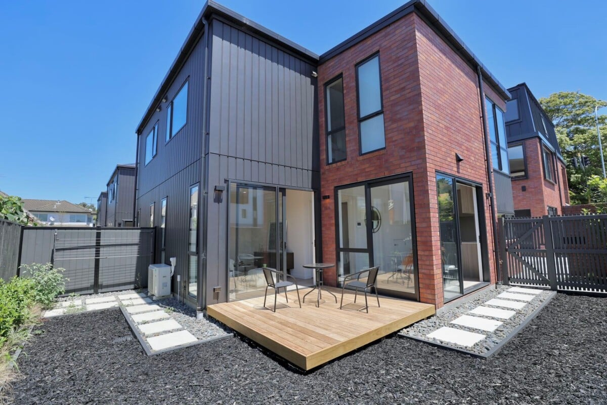3 bedrooms within Double Grammar School Zone, Overseas Vendor Says SELL, 9/26 Owens Road, Epsom, Auckland