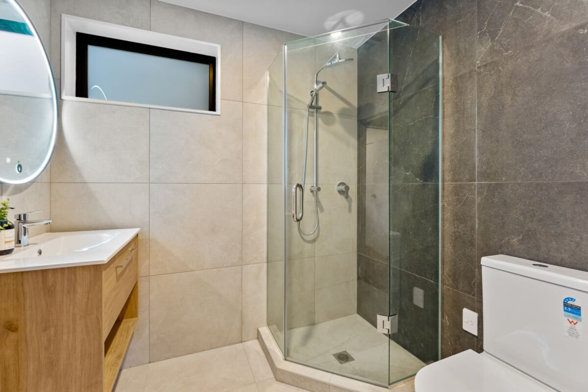 Massive Price Reduction, 3 beds + study 2.5 baths home with garage, zoned for Selwyn College, Baradene College, Remuera Intermediate, Meadowbank School, 4/10 Meadowbank Road, Meadowbank, Auckland