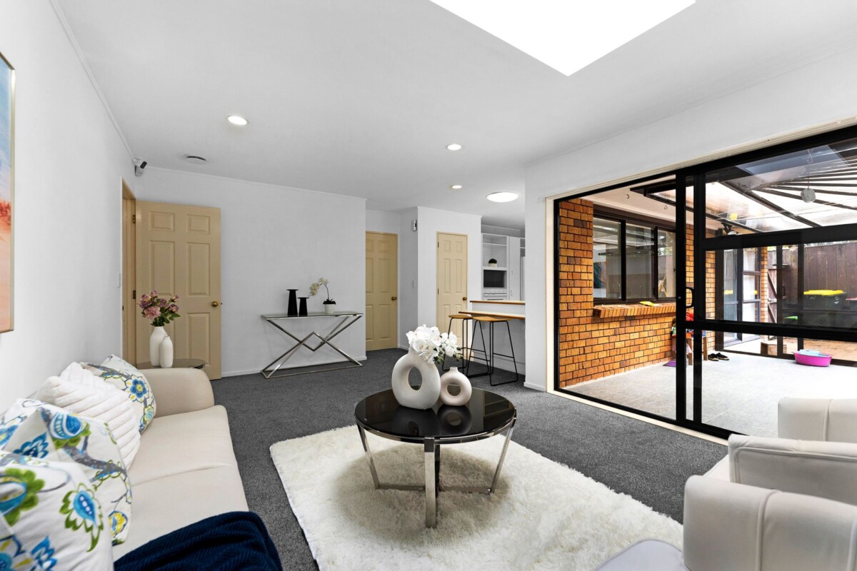 Family circumstances need Must sell, 4 beds house on 837m2 land, zone for Botany Downs School, 25 Lexington Drive, Botany Downs, Auckland
