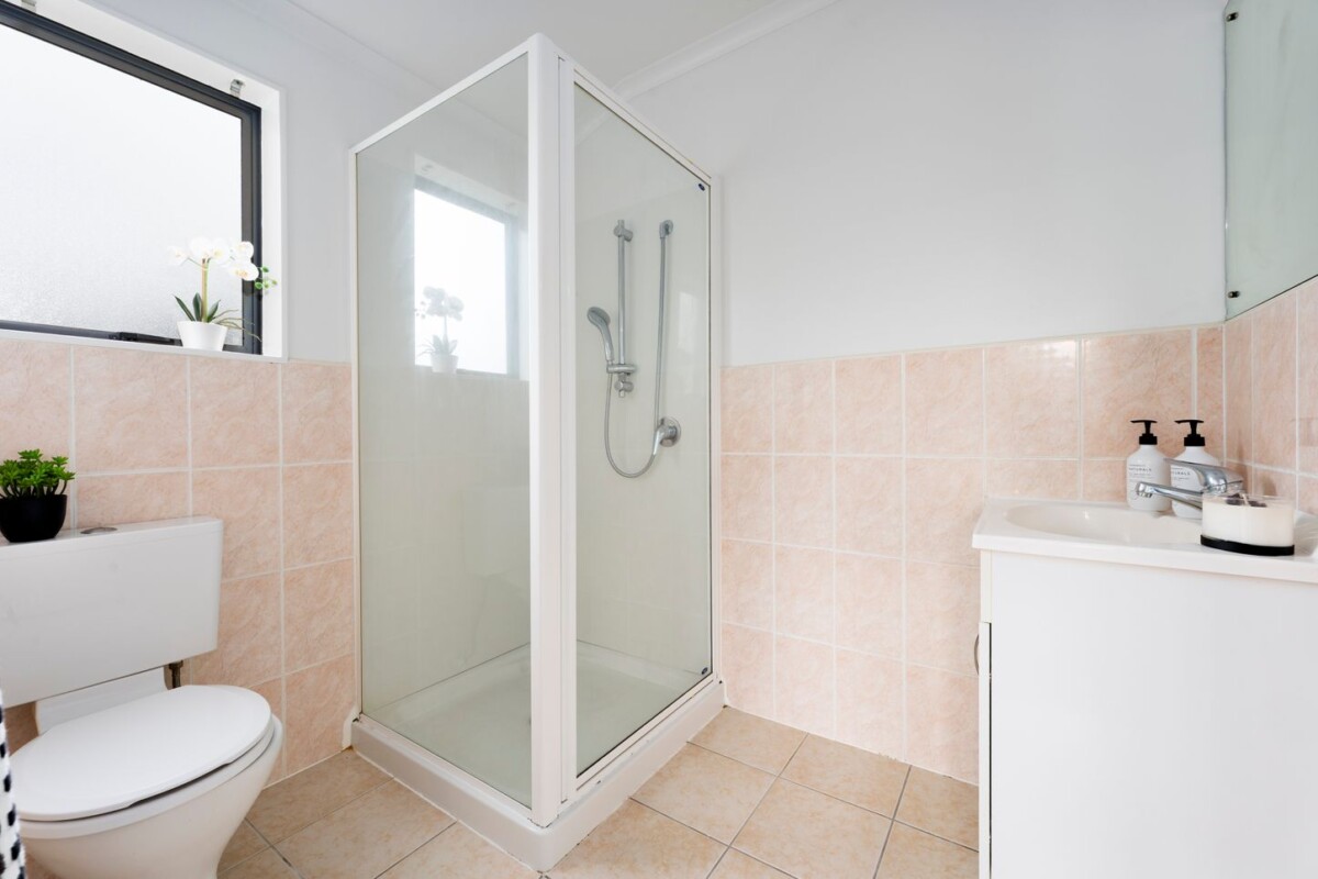 Fresh, Fabulous & Family-Ready in Summerland Zone, 13B Parkcrest Drive, Henderson, Auckland