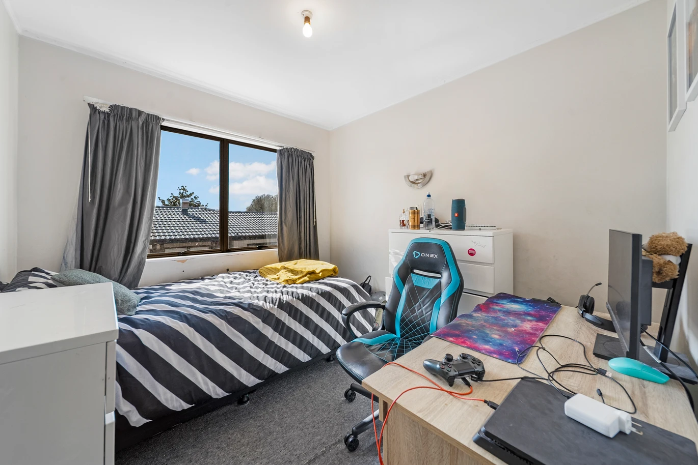 Aucyion $1 RESERVE, 4 bedrooms house on 716m2 land, 21 Rushgreen Avenue Pahurehure, Auckland