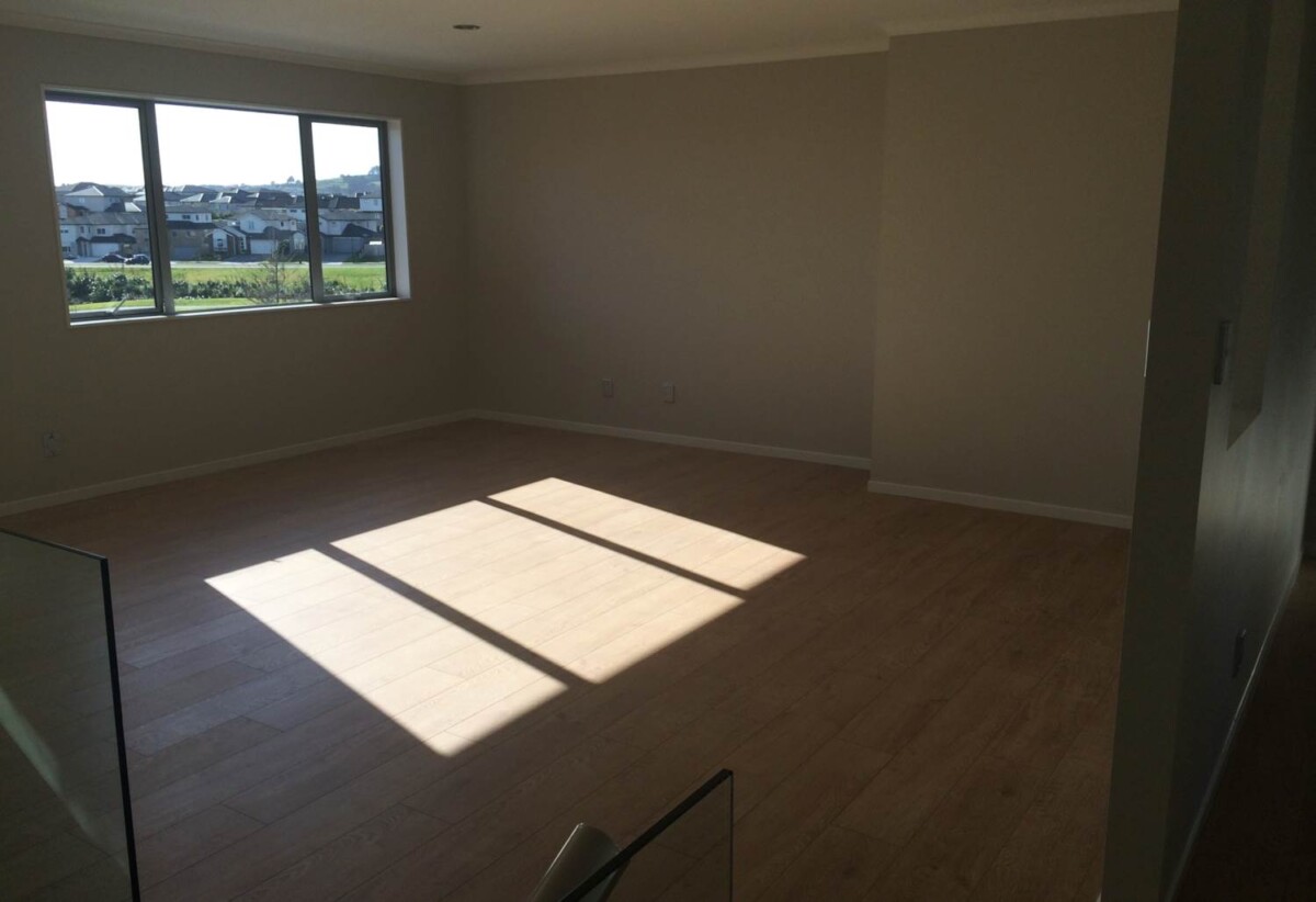 For rent, $1,100 per week, 6 bedrooms house, 97 Flat Bush School Road, Flat Bush, Auckland, available 15th October