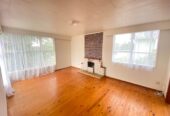For rent, 3 beds 1 bath house, available now, 31 Ennis Avenue, Pakuranga Heights
