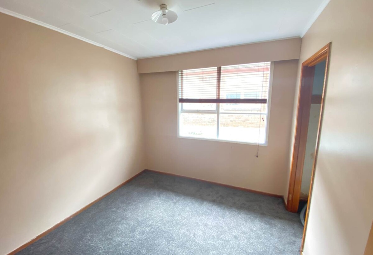 For rent, 3 beds 1 bath house, available now, 31 Ennis Avenue, Pakuranga Heights