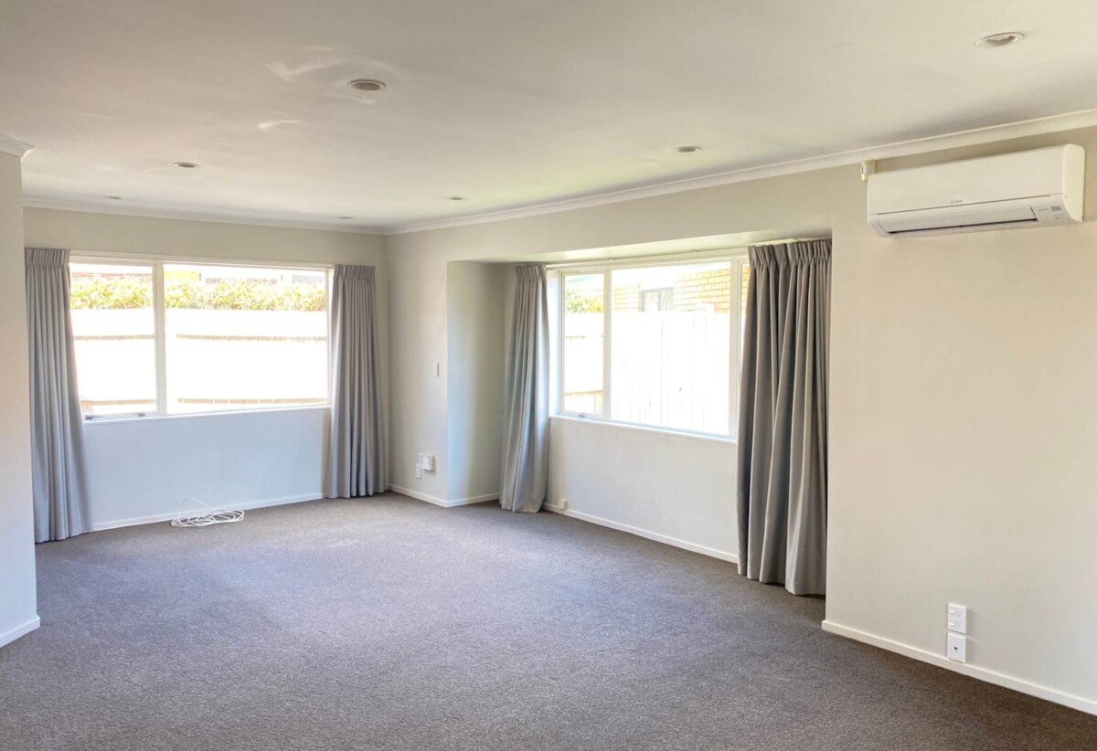For rent, 3 beds 2 baths house, available 13th November, 2A Fencotie Place, Northpark, Auckland