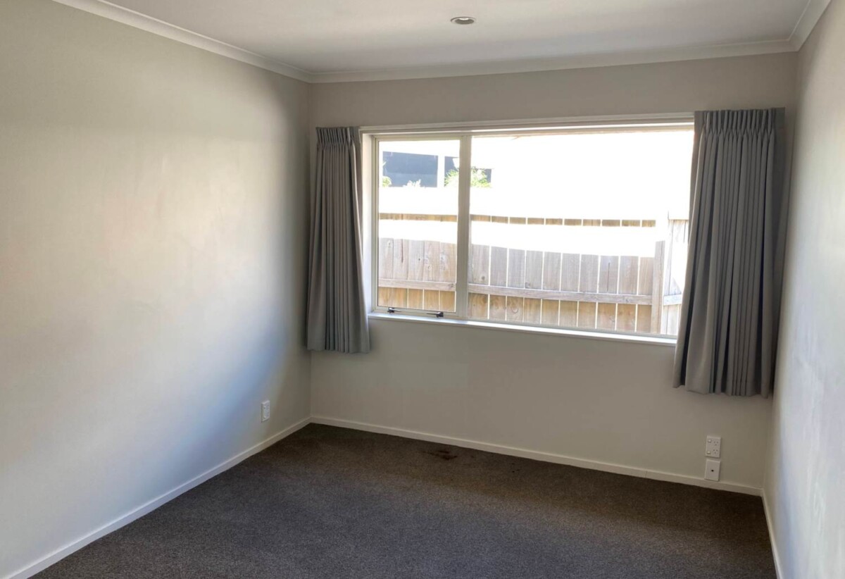 For rent, 3 beds 2 baths house, available 13th November, 2A Fencotie Place, Northpark, Auckland