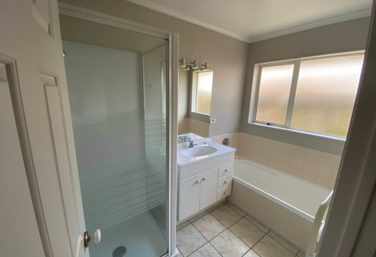 For rent, 3 beds 2 baths house, available 13th November, 2A Fencotie Place, Northpark, Auckland