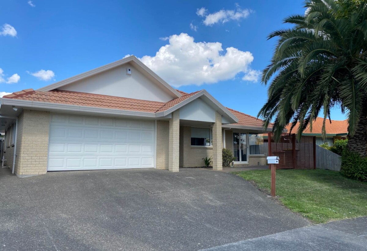 For rent, 3 beds 2 baths house, available 13th November, 2A Fencotie Place, Northpark, Auckland