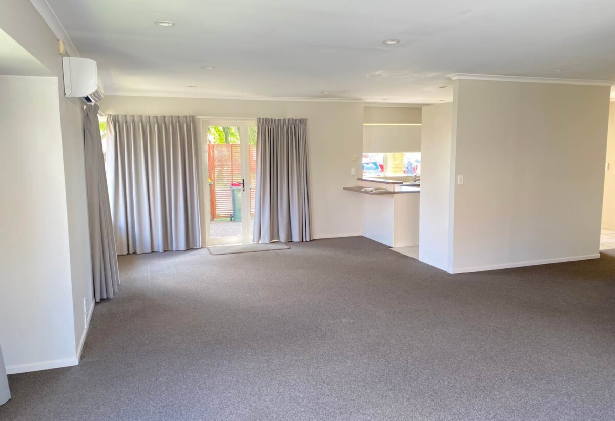 For rent, 3 beds 2 baths house, available 13th November, 2A Fencotie Place, Northpark, Auckland