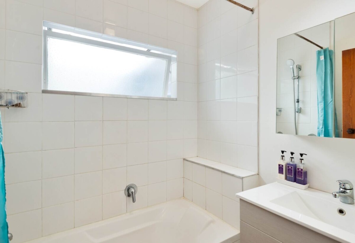 For rent, Two bedroom house with a private backyard, 7 Convoy Lane, Otahuhu, Auckland, available 3rd November
