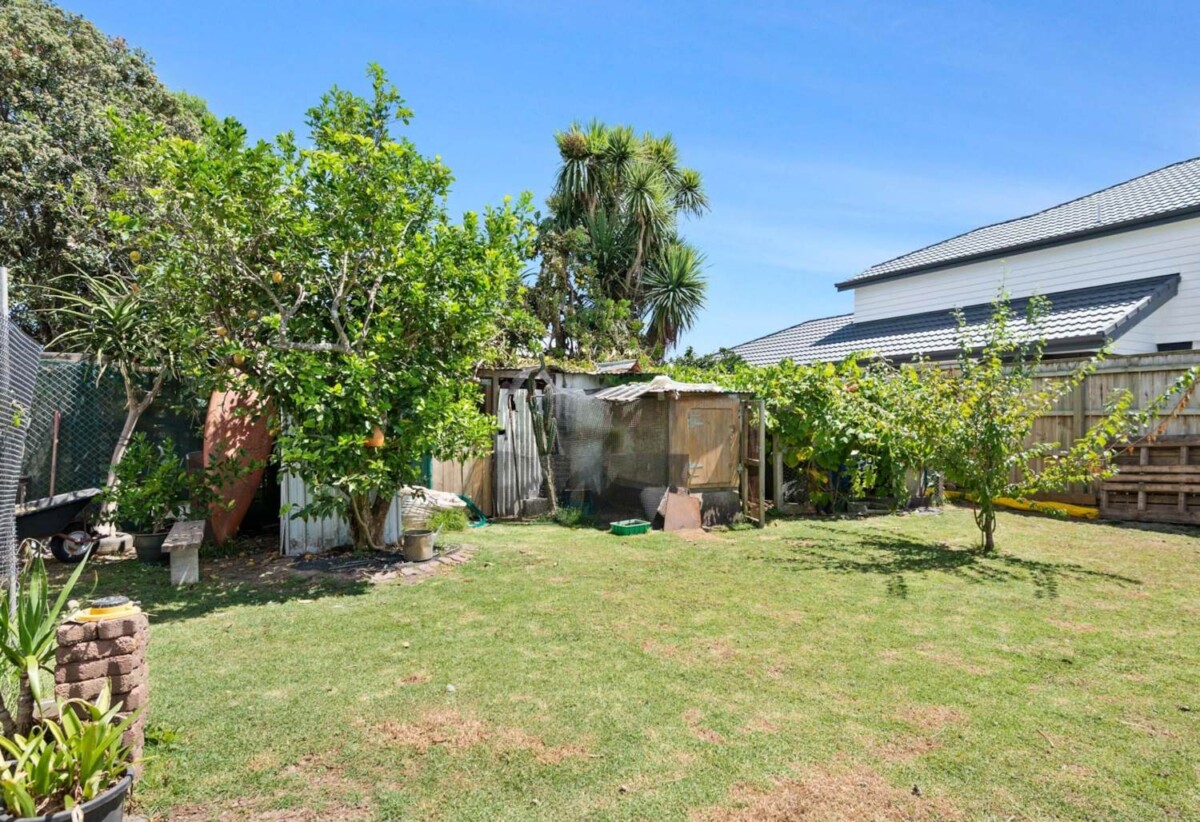 For rent, Two bedroom house with a private backyard, 7 Convoy Lane, Otahuhu, Auckland, available 3rd November